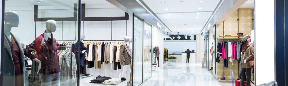 Boutique,Display,Window,With,Mannequins,In,Fashionable,Dresses